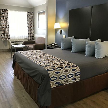 Camelot Inn And Suites Aldine Εξωτερικό φωτογραφία
