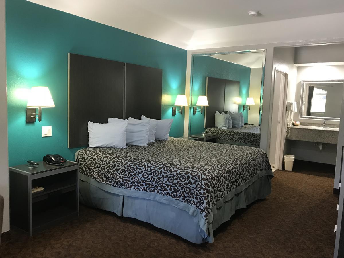 Camelot Inn And Suites Aldine Εξωτερικό φωτογραφία