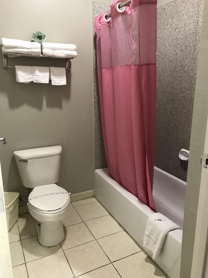 Camelot Inn And Suites Aldine Εξωτερικό φωτογραφία