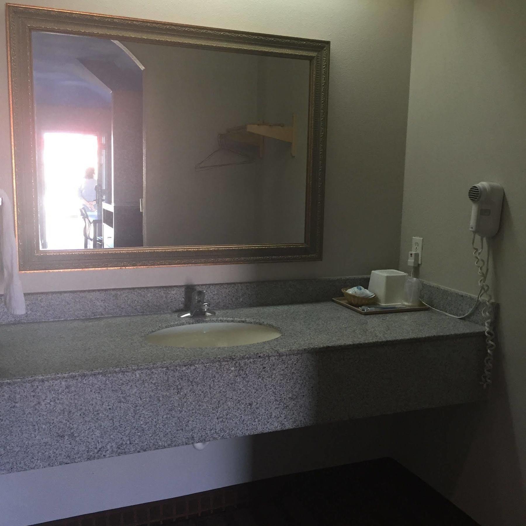 Camelot Inn And Suites Aldine Εξωτερικό φωτογραφία
