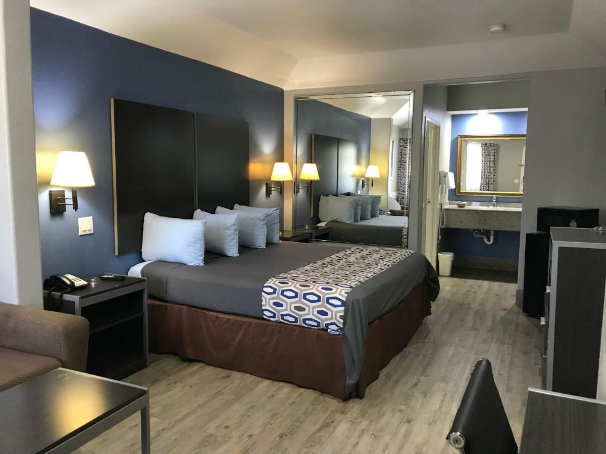 Camelot Inn And Suites Aldine Εξωτερικό φωτογραφία